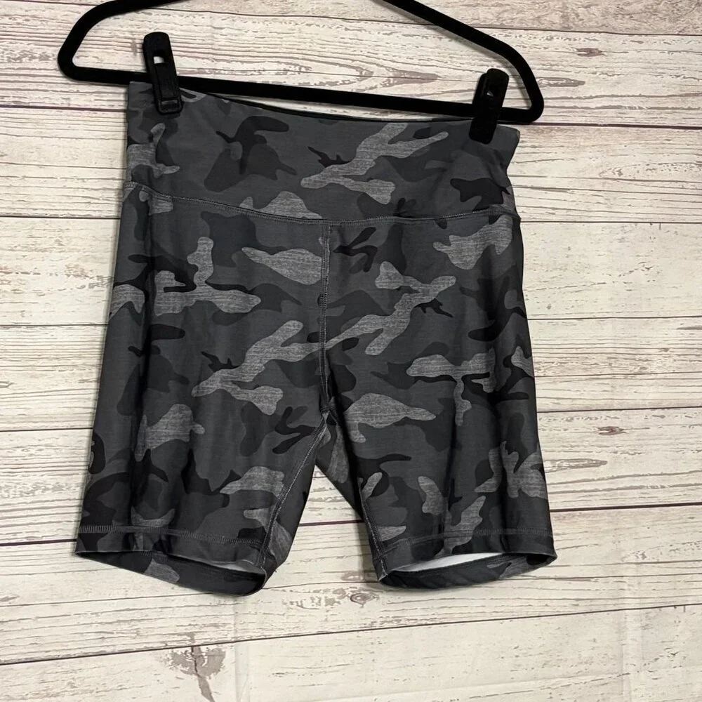 Vogo Athletica Grey Camo Gym‎ Shorts Large